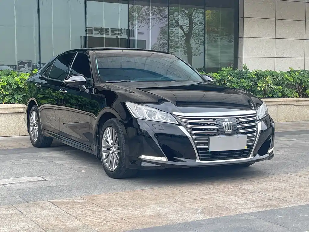 Toyota Crown — фото 2