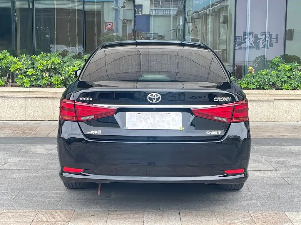 Toyota Crown — фото 3