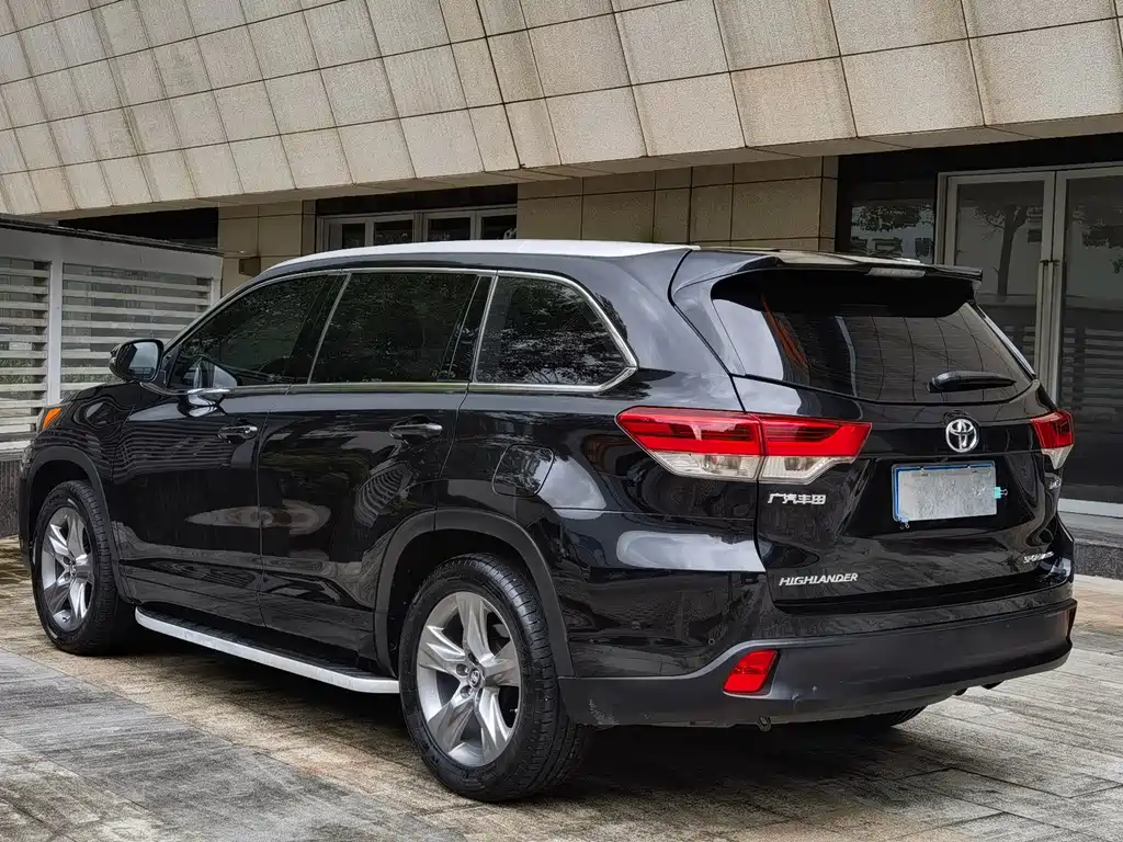 Toyota Highlander — фото 5