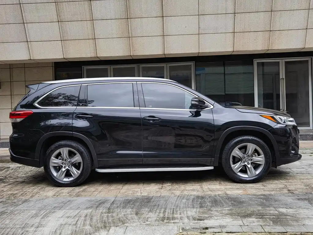 Toyota Highlander — фото 9