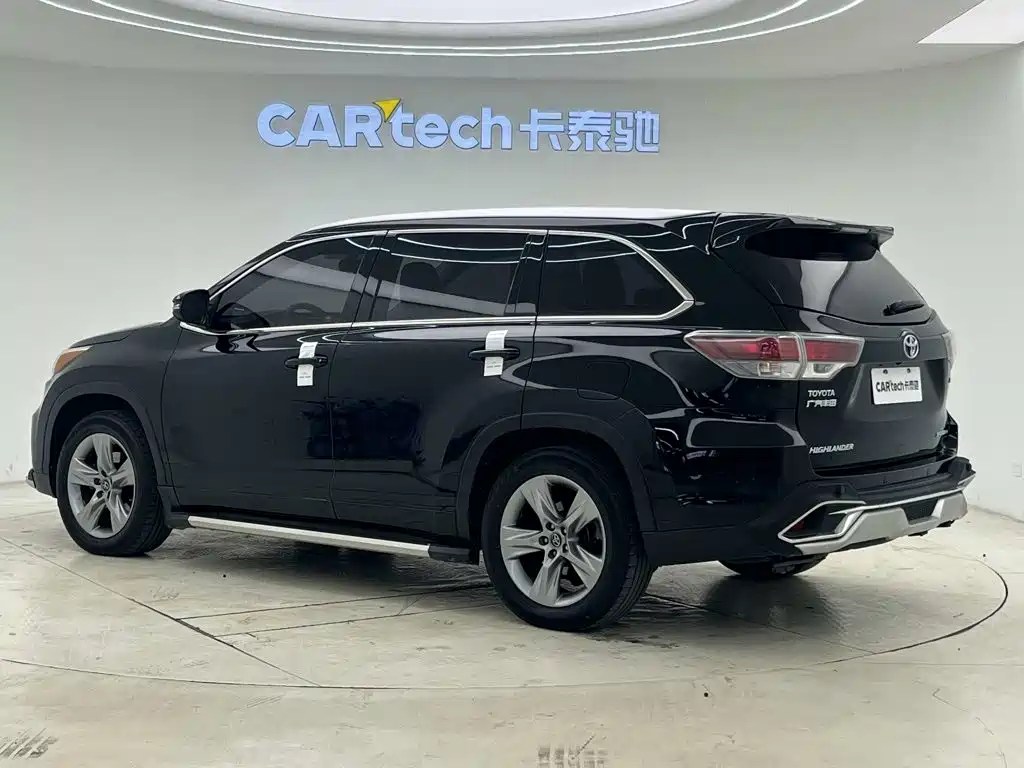 Toyota Highlander — фото 10