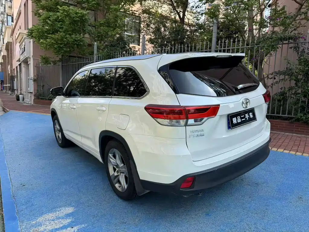 Toyota Highlander — фото 4