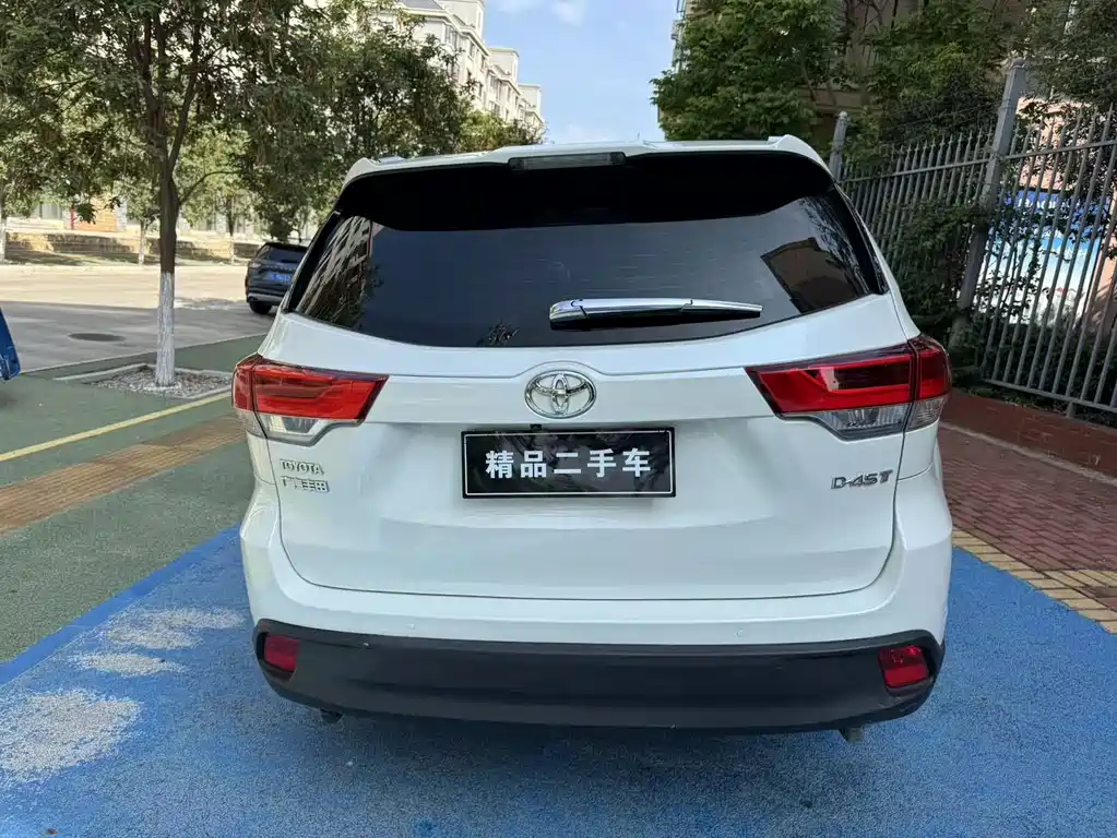 Toyota Highlander — фото 5