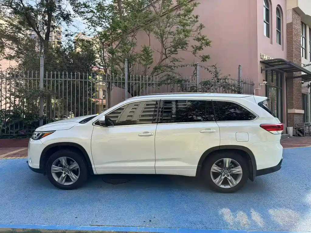 Toyota Highlander — фото 7