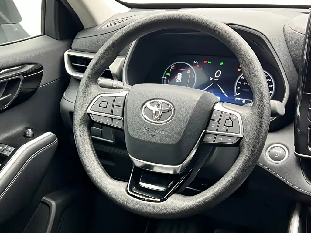 Toyota Highlander — фото 13