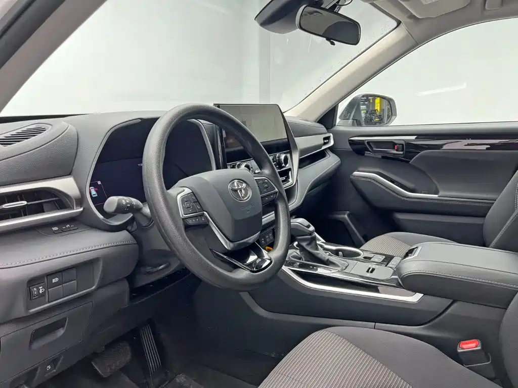 Toyota Highlander — фото 15