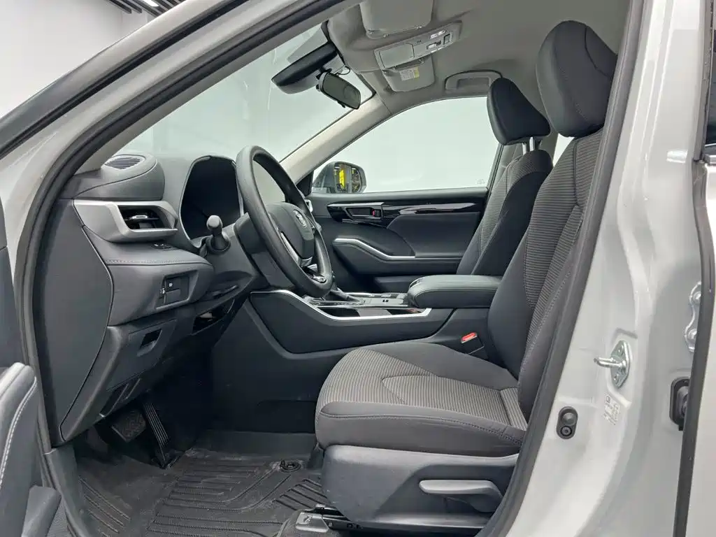 Toyota Highlander — фото 16