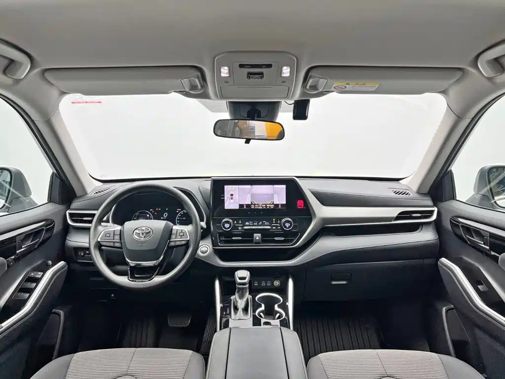 Toyota Highlander — фото 19
