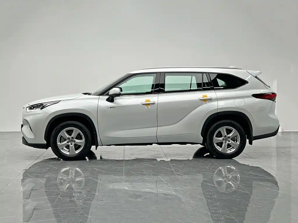 Toyota Highlander — фото 3