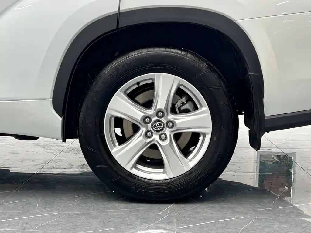 Toyota Highlander — фото 25