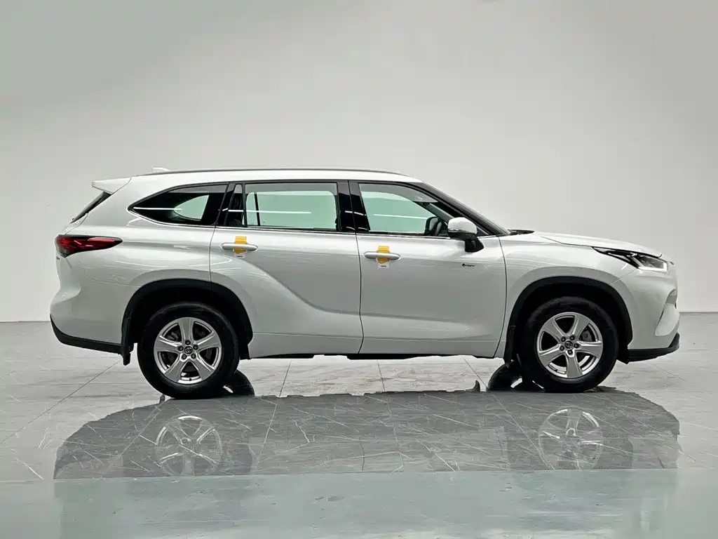 Toyota Highlander — фото 7
