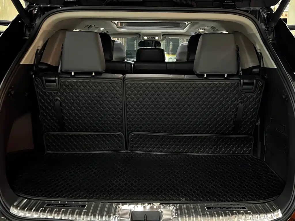 Toyota Highlander — фото 13
