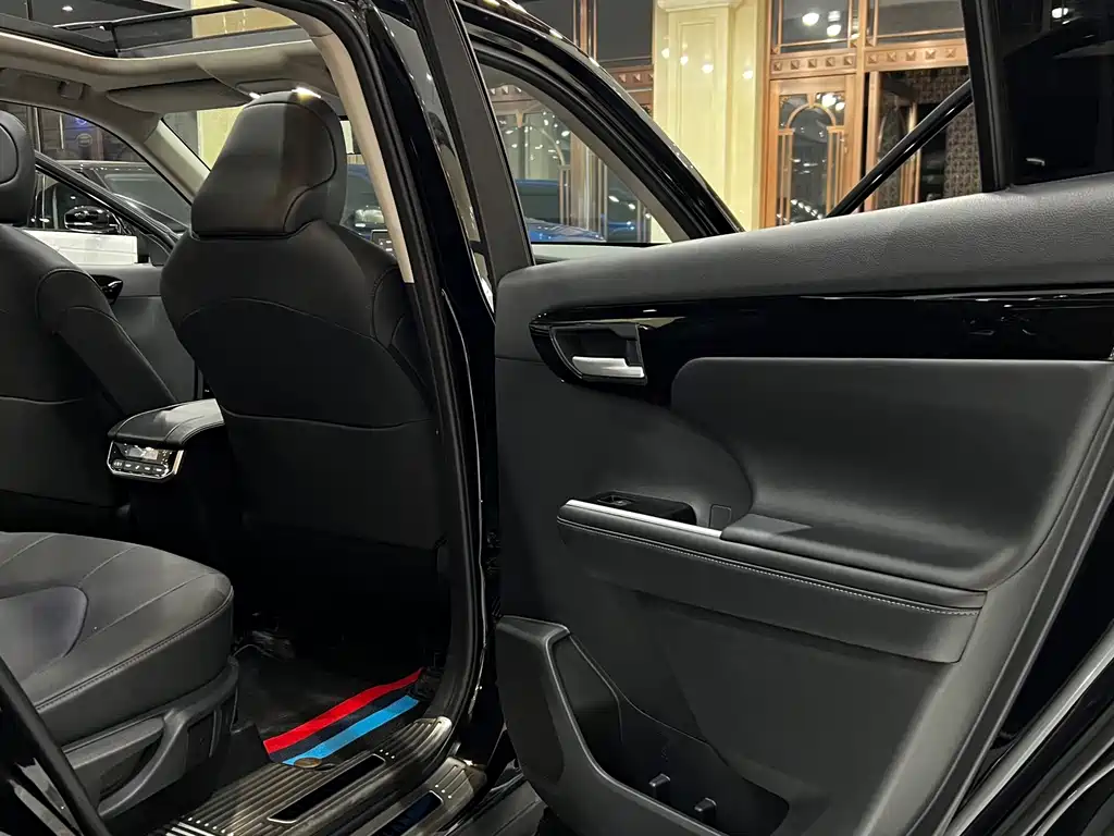Toyota Highlander — фото 15