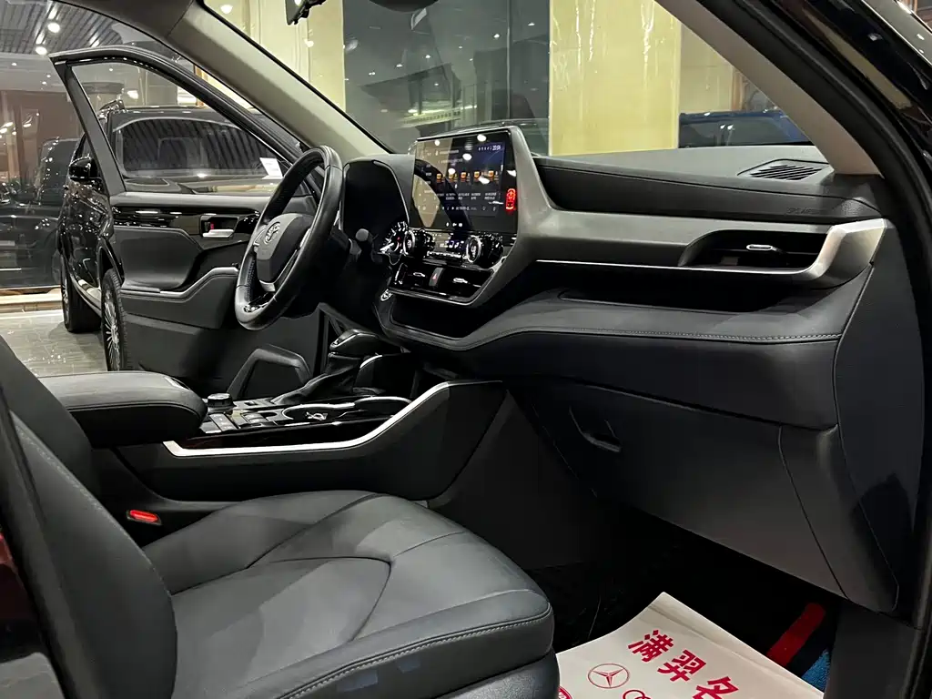 Toyota Highlander — фото 18