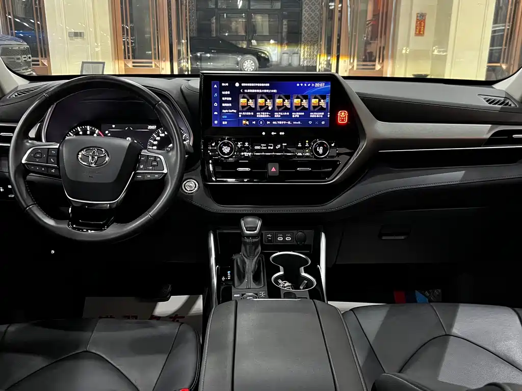 Toyota Highlander — фото 19