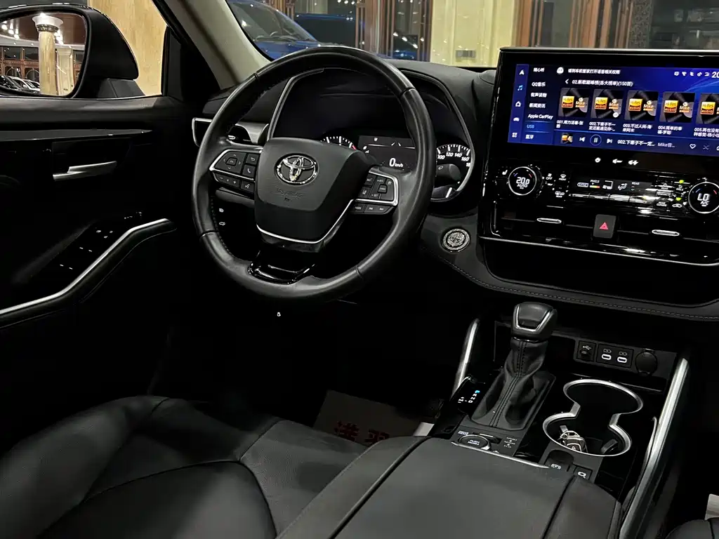 Toyota Highlander — фото 20
