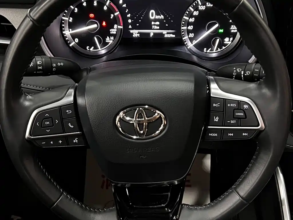 Toyota Highlander — фото 21