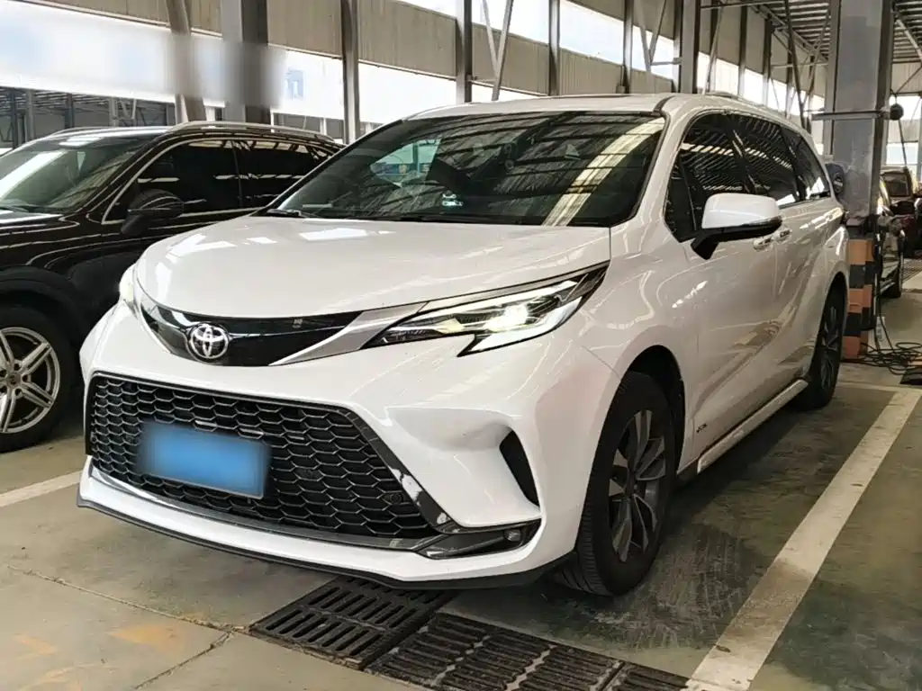 Toyota Granvia — фото 2