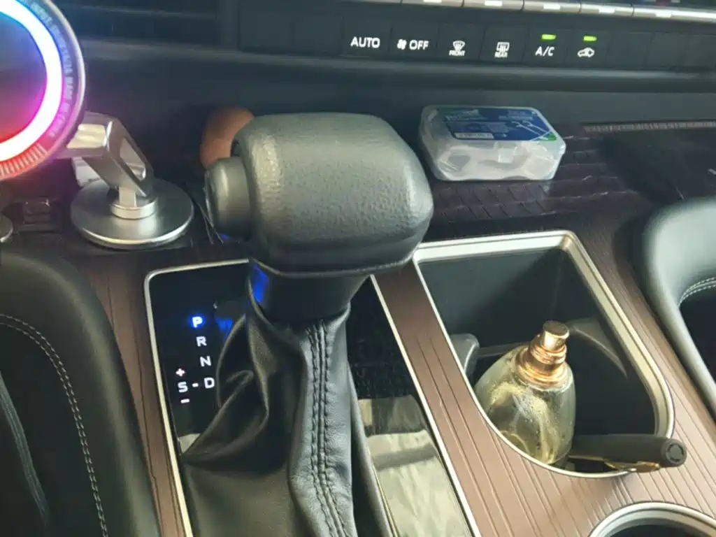 Toyota Granvia — фото 14
