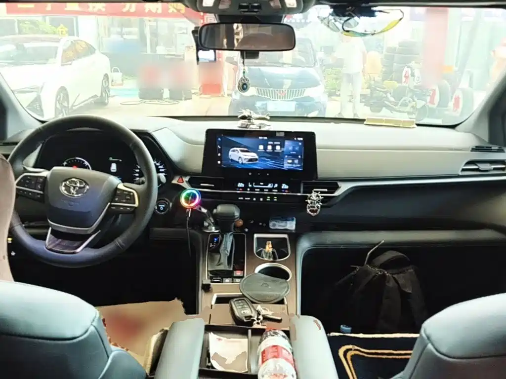 Toyota Granvia — фото 10