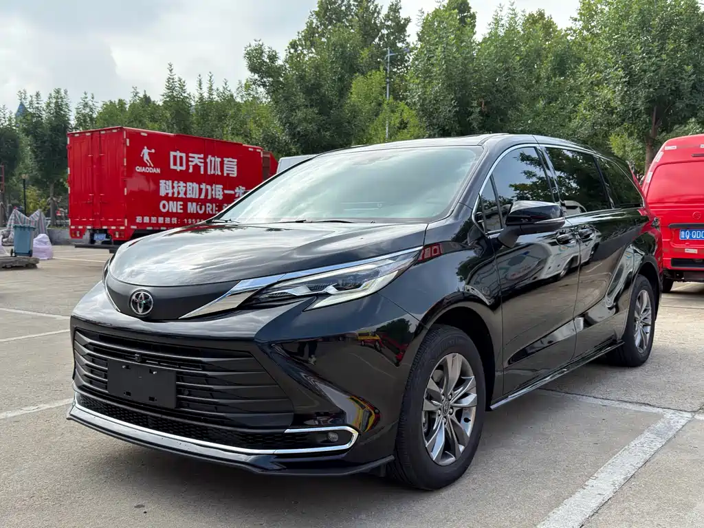 Toyota Sienna — фото 2