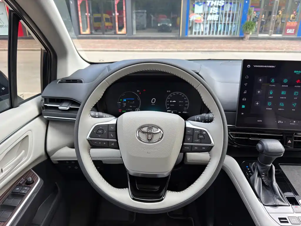 Toyota Sienna — фото 8