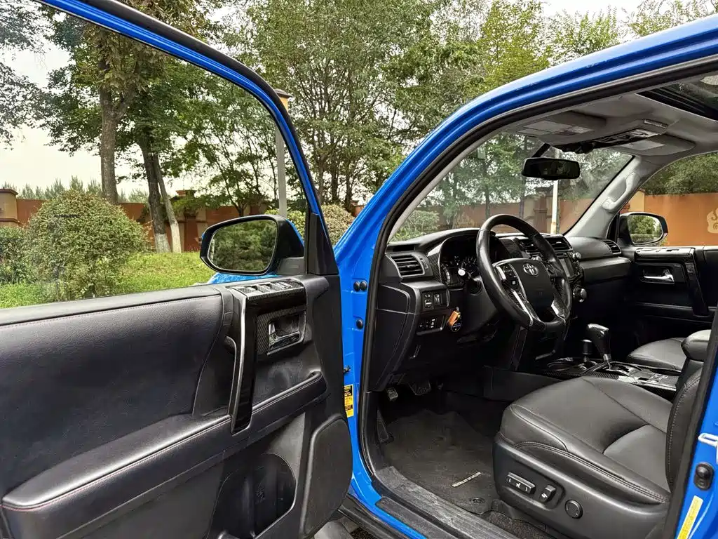 Toyota 4Runner — фото 9