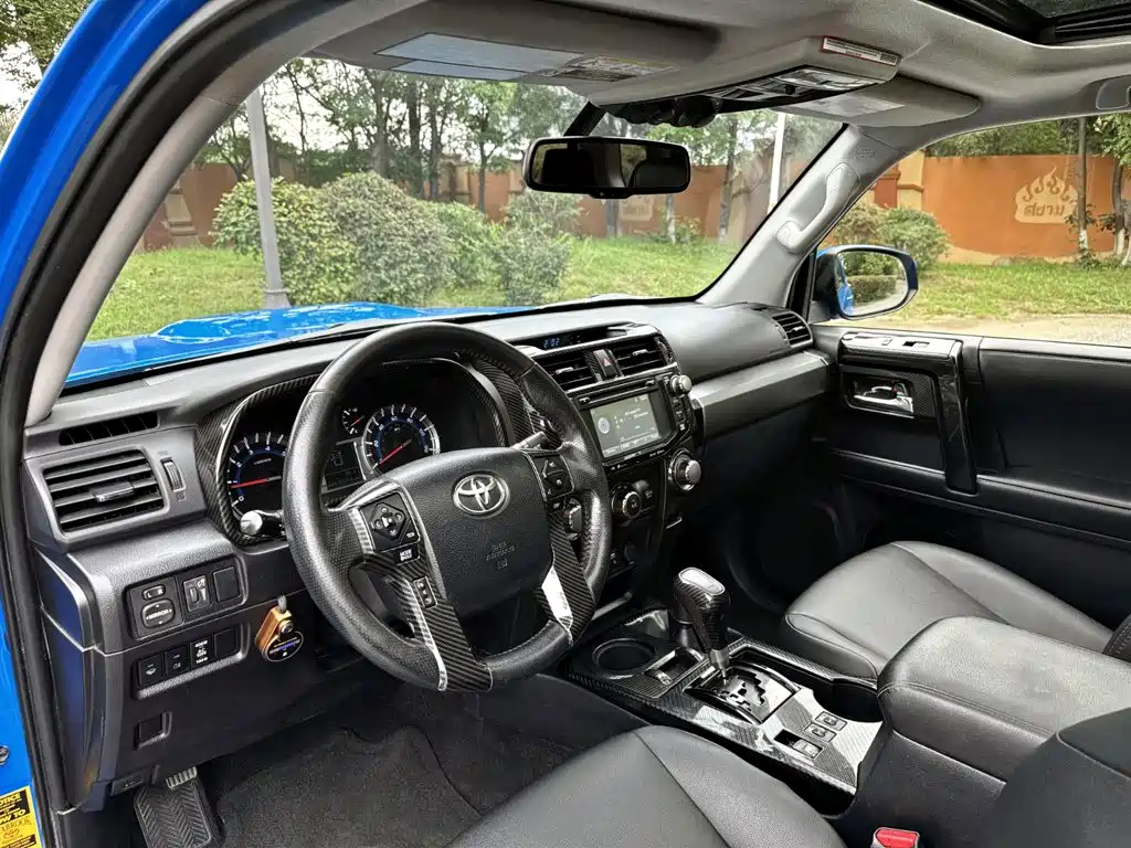 Toyota 4Runner — фото 10