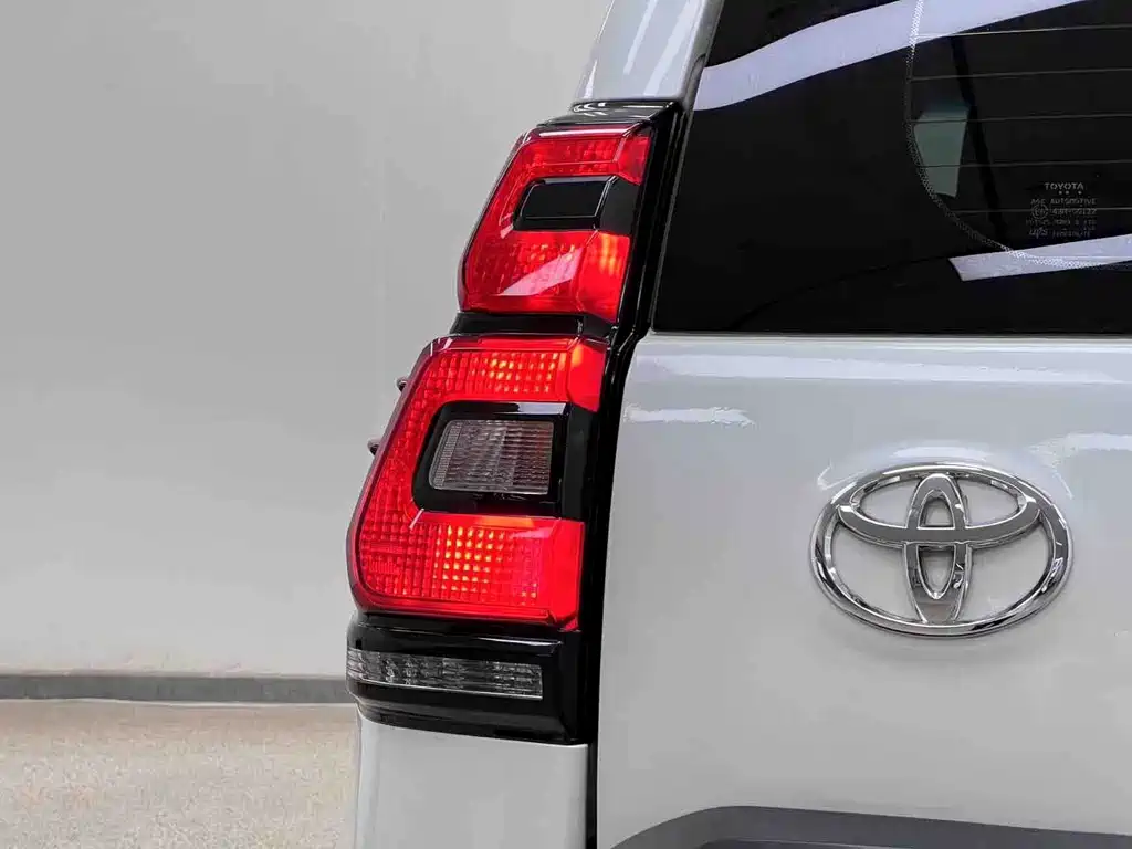 Toyota Prado (Import) — фото 8