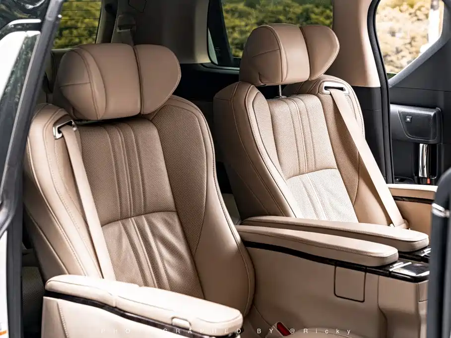 Toyota Alphard — фото 13
