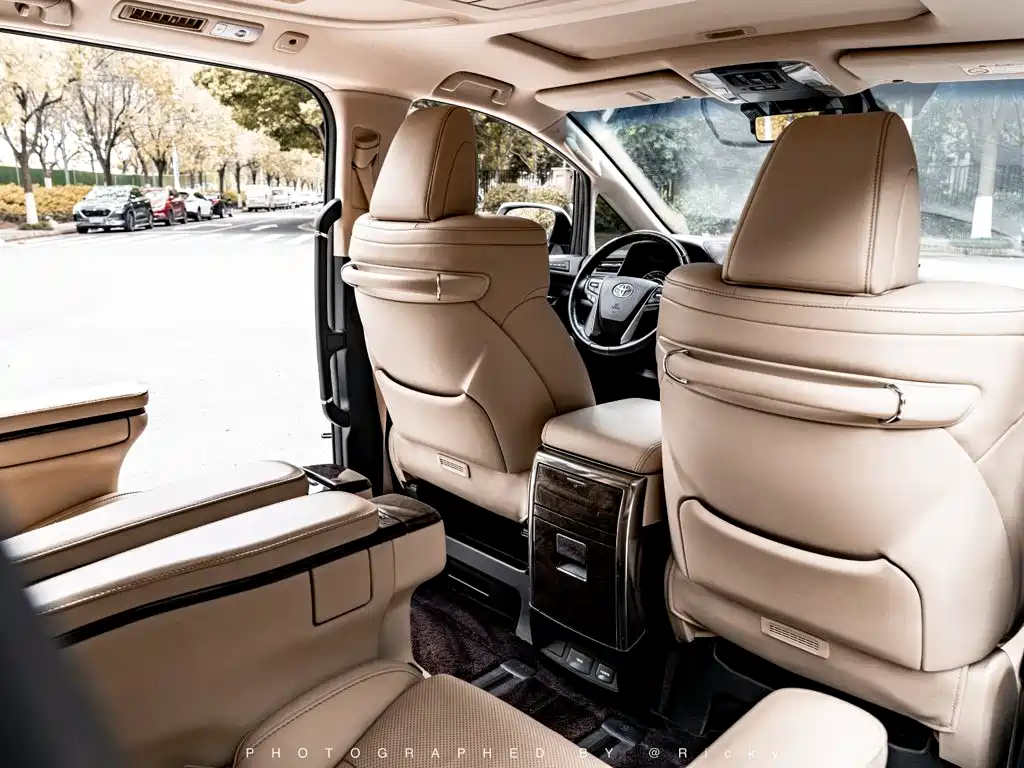 Toyota Alphard — фото 14