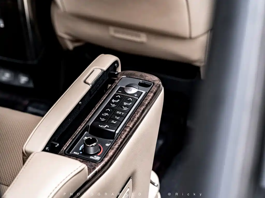 Toyota Alphard — фото 15