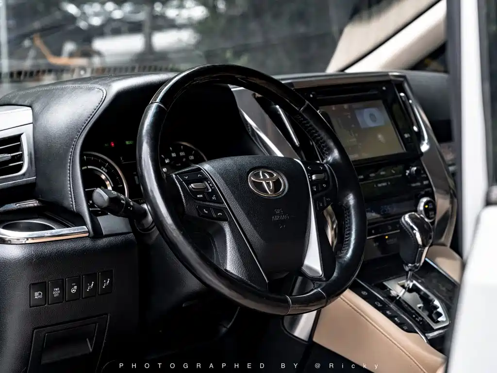 Toyota Alphard — фото 6