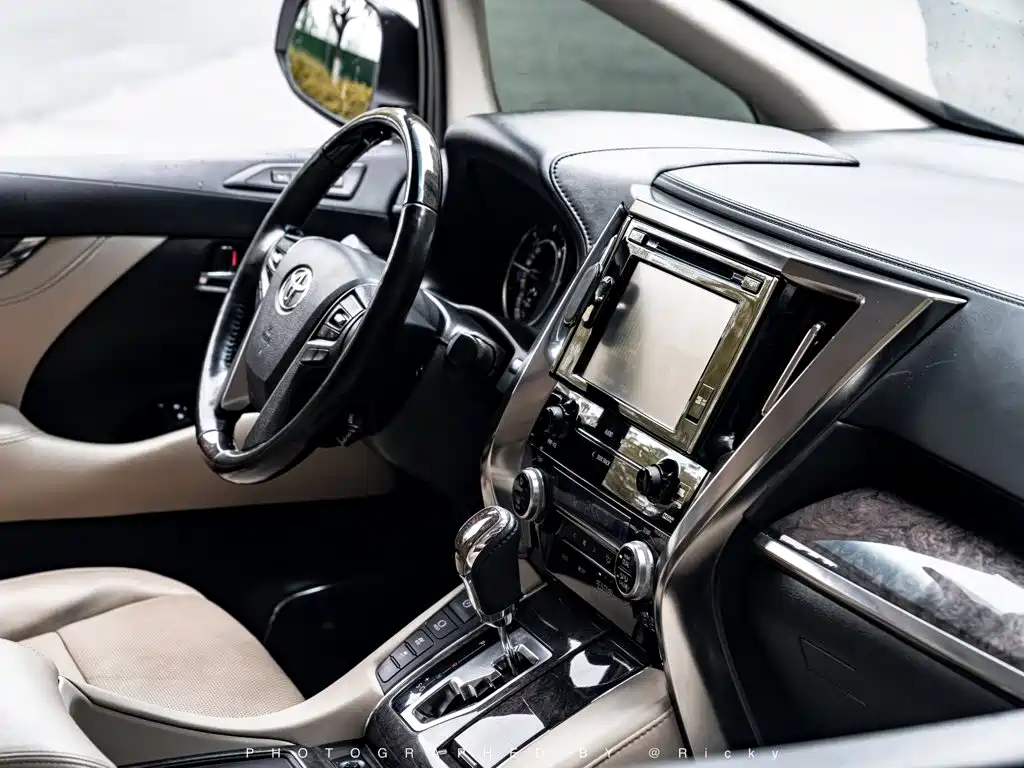 Toyota Alphard — фото 7