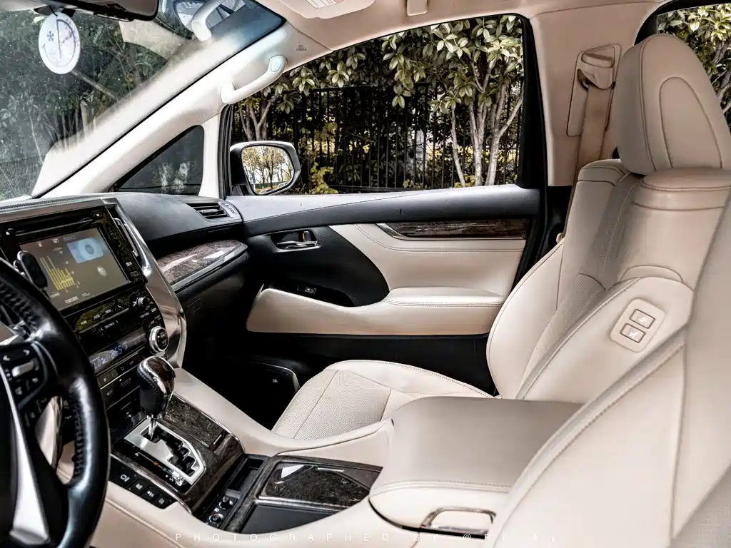 Toyota Alphard — фото 8