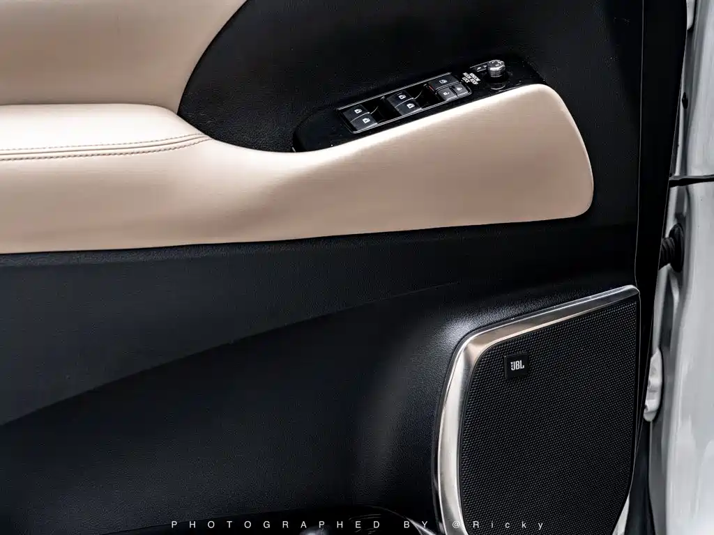 Toyota Alphard — фото 10