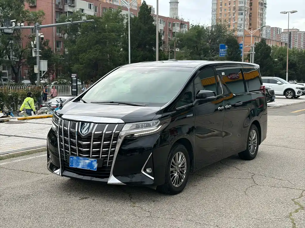 Toyota Alphard — фото 2