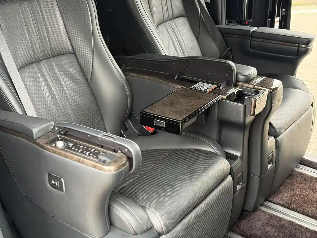 Toyota Alphard — фото 13