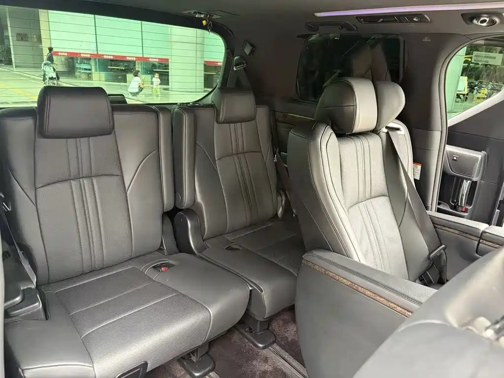 Toyota Alphard — фото 14