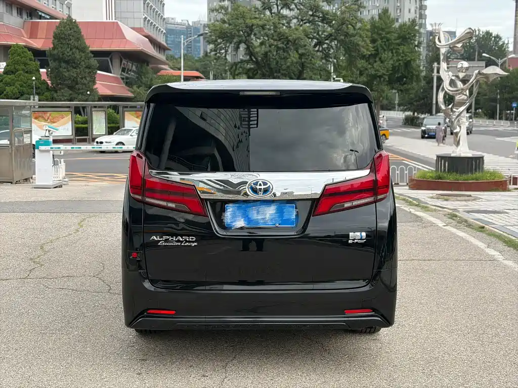 Toyota Alphard — фото 4