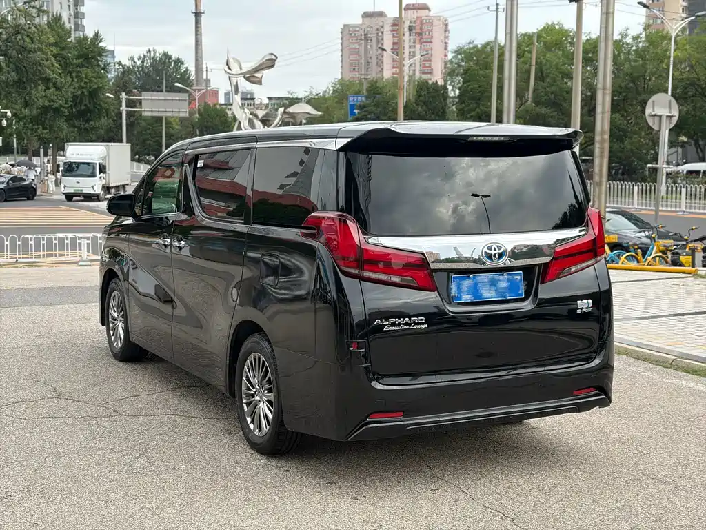 Toyota Alphard — фото 5