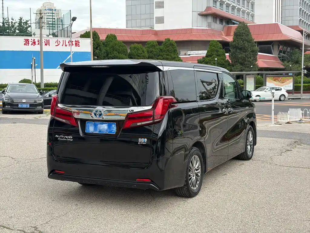 Toyota Alphard — фото 6