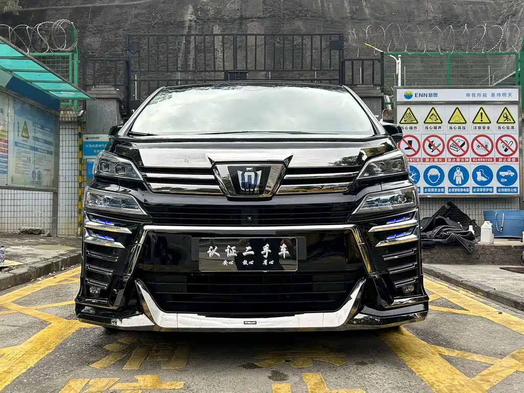 Toyota Vellfire — фото 2