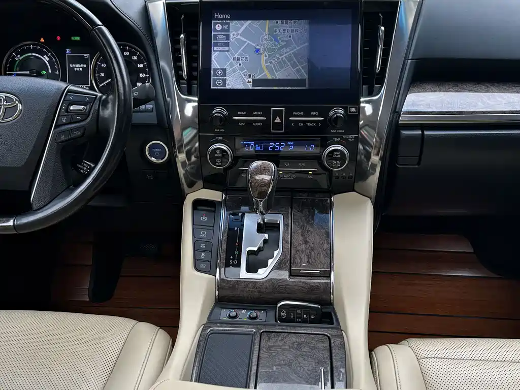 Toyota Vellfire — фото 13