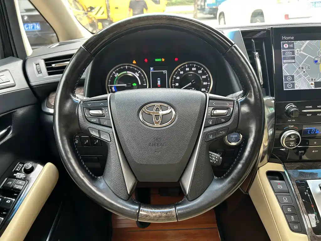 Toyota Vellfire — фото 14