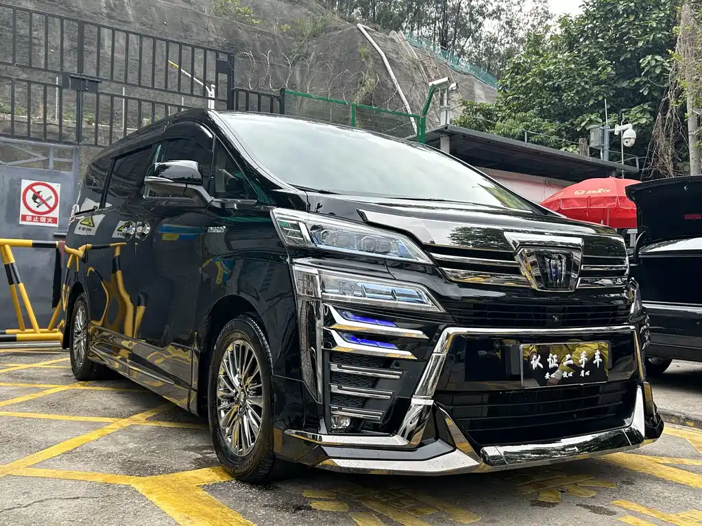 Toyota Vellfire — фото 3
