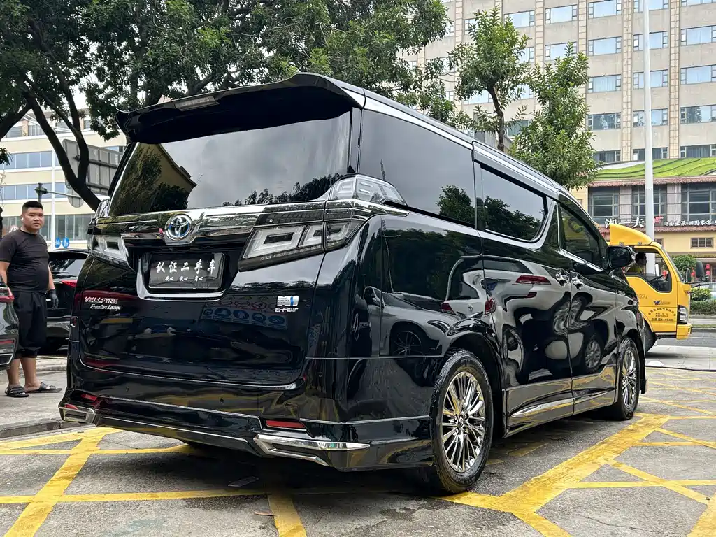 Toyota Vellfire — фото 4