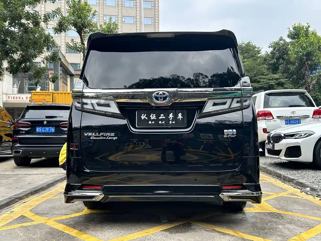 Toyota Vellfire — фото 6
