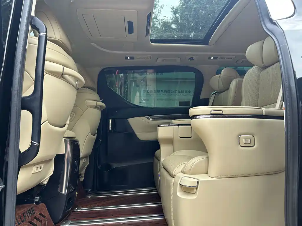Toyota Vellfire — фото 7