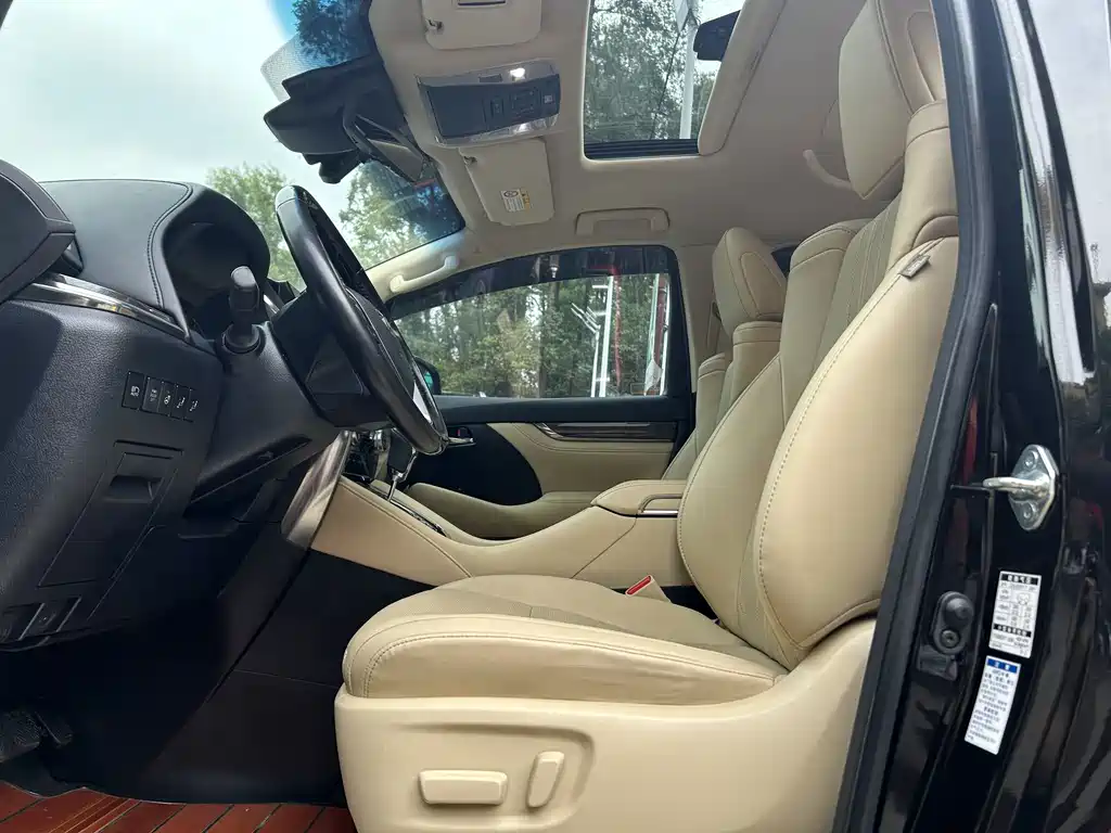 Toyota Vellfire — фото 10